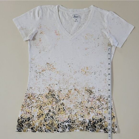 G.H. Bass Women's Ivory Floral V-neck Short Sleeve Tee - Picture 5 of 10